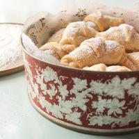 Kipfel crescent cookies_image