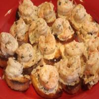 Shrimp with Whiskey Tarragon Sauce on French Bread_image