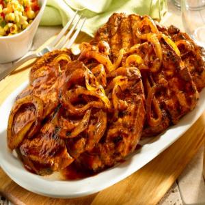 Grilled Pork Chops and Onions_image