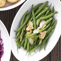 Garlicky green beans image