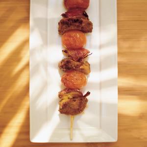 Curried Lamb Kabobs with Cherry Tomatoes and Red Onions_image
