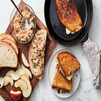 Caramelized Onion, Apple and Goat Cheese Melts_image