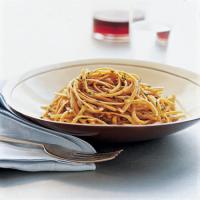 Whole-Wheat Pasta with Garlic and Olive Oil_image
