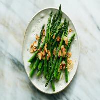 Pan-Seared Asparagus With Crispy Garlic_image