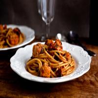 Pasta With Cauliflower, Spicy Tomato Sauce and Capers image