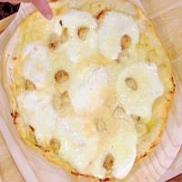 Roasted Garlic White Pizza with Garlic Sauce image