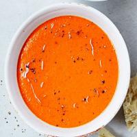 Hot 'n' spicy roasted red pepper & tomato soup image