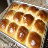 Old School Cafeteria-Style Yeast Rolls_image