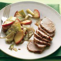 Pork Tenderloin with Sauteed Apples and Leeks_image