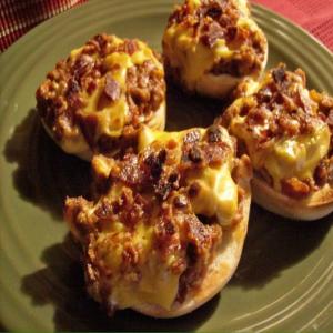 Bacon & Cheese Topped Chili Meatloaf Bagels_image