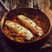 Spinach kedgeree with spiced salmon image