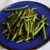 Spicy Garlic Roasted Green Beans image