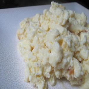 Creamy Cheesy Scrambled Eggs: Christmas Morning Eggstravaganza!_image