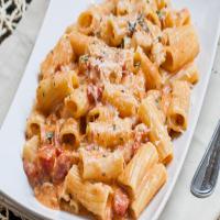 Rigatoni in Blush Sauce with Chicken and Bacon Recipe - (4.2/5) image