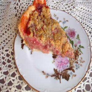 Rhubarb Strawberry Crumb Pie image