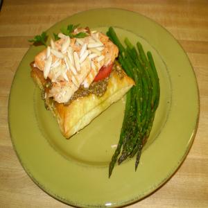 Salmon With Puff Pastry and Pesto_image