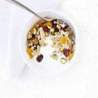 Crunchy fruit & nut cereal image