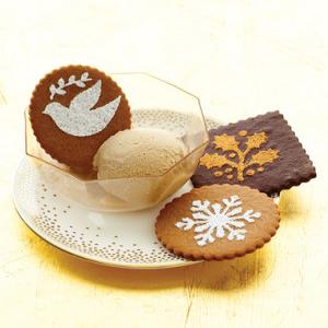 Stenciled Gingerbread Cookies_image