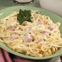 Creamy Fettuccine with Ham and Peas_image