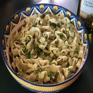 Homemade Cilantro & Minced Onion Noodles_image