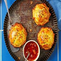 Spiced spinach & potato pasty pies image