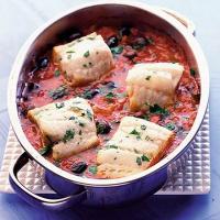 One-pot fish with black olives & tomatoes_image