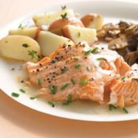 Baked Salmon with White Wine and Cream Sauce_image