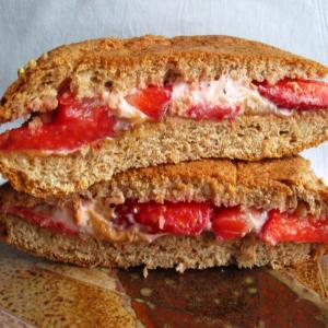 Pb and C Sandwiches_image