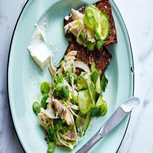 Chicken Salad with Crème Fraîche and Rye_image