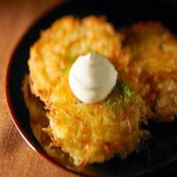 Quick and Easy Potato Latke with Dill Sauce_image