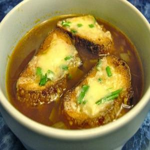 Five-Onion Soup With Scallion and Gruyere Croutons_image