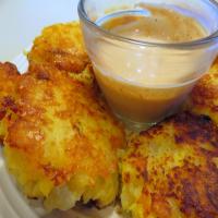 Cheese Potato Pancakes and Chili Sauce_image