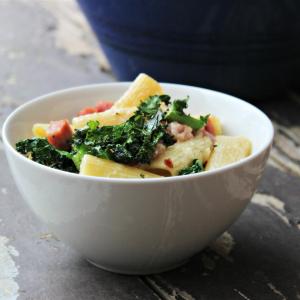 Smoky Penne and Cheese with Ham and Kale_image
