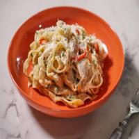 Fresh Fettuccine with Spicy Crab and Spring Onion_image