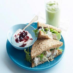 Herbal Chicken Sandwiches with Apple-Avocado Smoothie_image