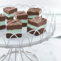 Easy No-Bake Creamy Chocolate Mint Bars image