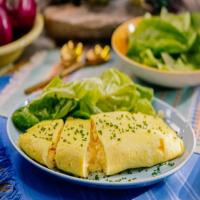Classic French Omelette with Side Salad_image