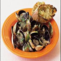 Grilled Clams with Lemon-Ginger Butter and Grilled Baguette_image