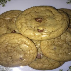 Soft and Chewy Chocolate Chip Cookies_image