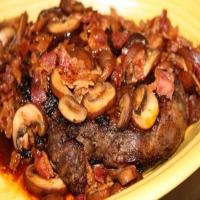 T-Bone Steak With Bacon-Mushroom Sauce_image
