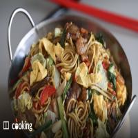 Chow mein with pork and vegetables_image