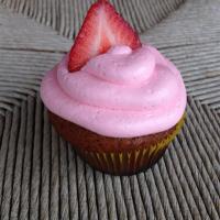 Light and Airy Strawberry Cupcakes_image