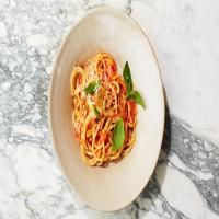 Spaghetti with Fresh Tomato-Basil Sauce_image