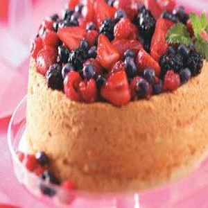 Angel Food Cake with Berry Sauce Recipe_image