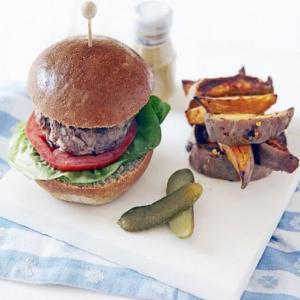 Beef burger with sweet potato chilli chips_image