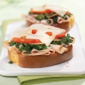 Open Face Turkey and Spinach on Garlic Toast_image