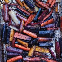 Honey-Roasted Carrots with Tahini Yogurt_image