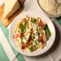 Fresh Pasta With Prosciutto and Peas image