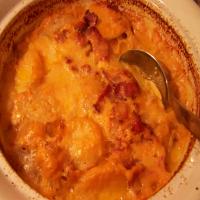 Cheesy Scalloped Potatoes and Bacon_image