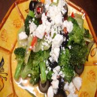 Broccoli Salad With Black Olives and Feta Cheese_image